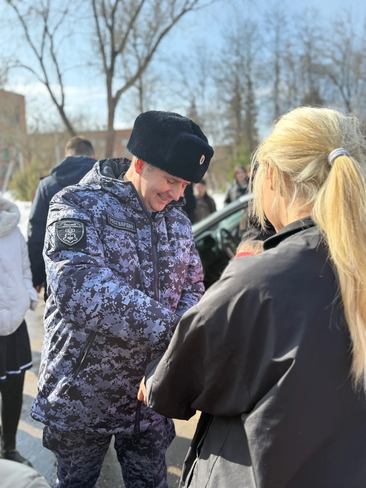 👮‍♂️ Будущее уже здесь: встреча с героями реальной службы!  В нашей школе прошел невероятно крутой у