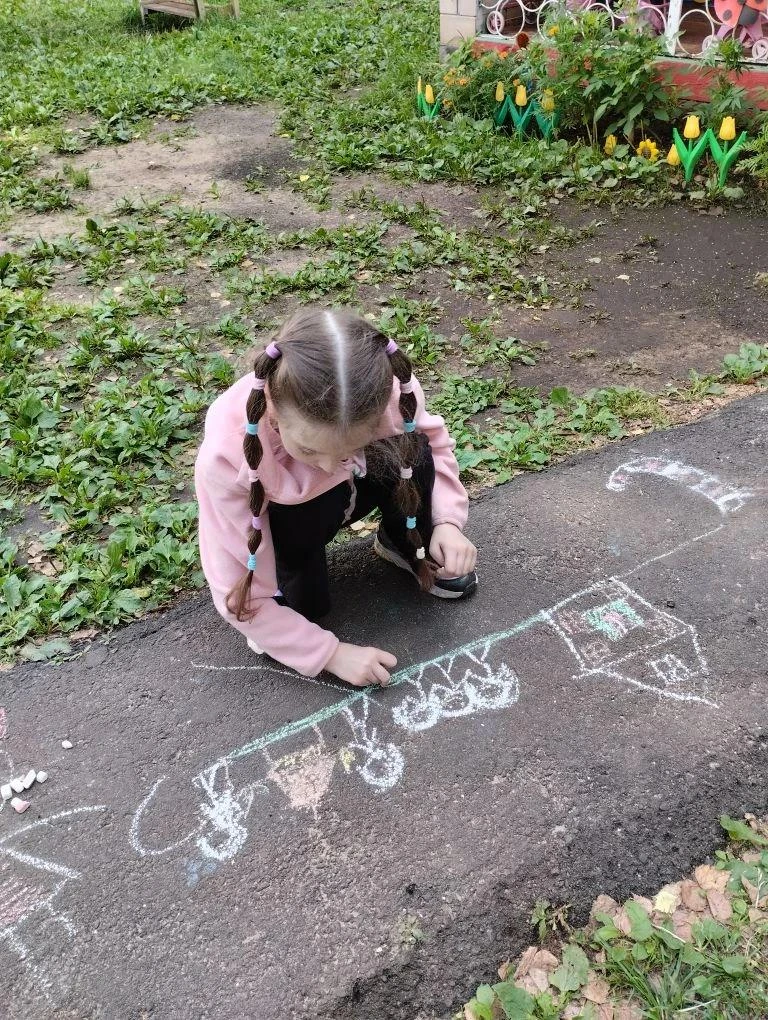 16 июля - День рисования на асфальте.
 Подготовительная группа "Смородинка"
#ЛетниеЗабавыДОУ2026