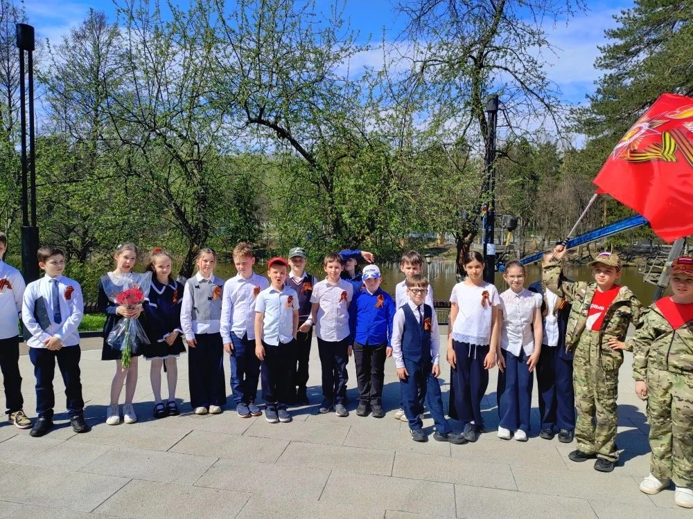 Митинг - важная часть любой памятной даты. Это дело, собирающее людей в маленьком событии, пронизанн
