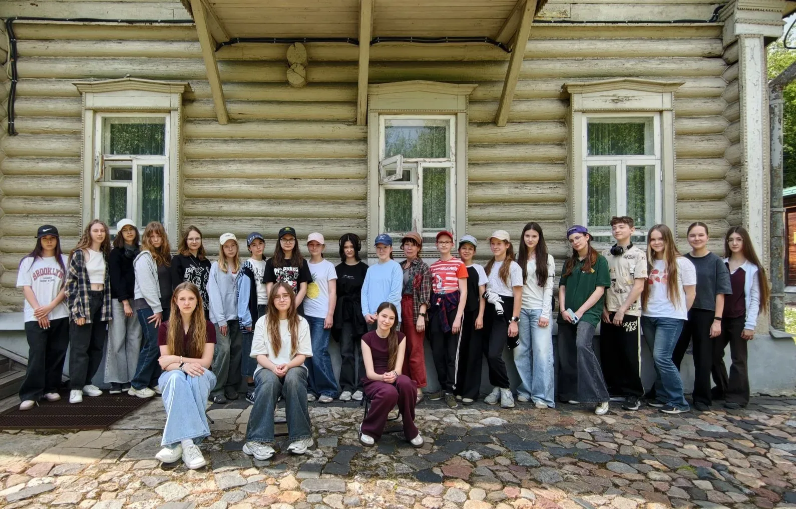 Изостудия "Колорит" группы Плиевой В.В. проводит идеальный пленэр в музее-заповеднике "Подолье" 🖼️
