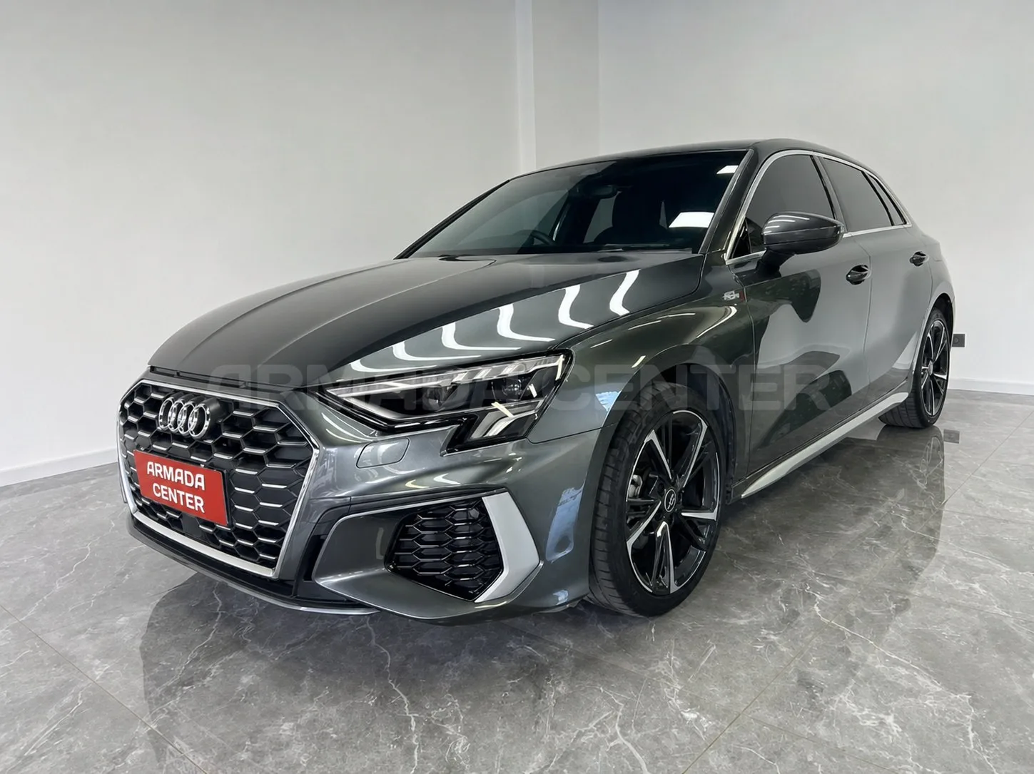 Audi A3 Sportback 35 TFSI
2023 | 1.4T | 150 л.с. | 2WD

Год выпуска: 04.2023
Пробег: 32 000 км
КПП: 