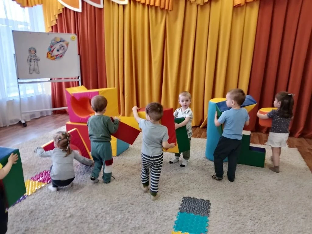 В группах раннего возраста прошло увлекательное занятие, посвящённое Дню космонавтики. ...
