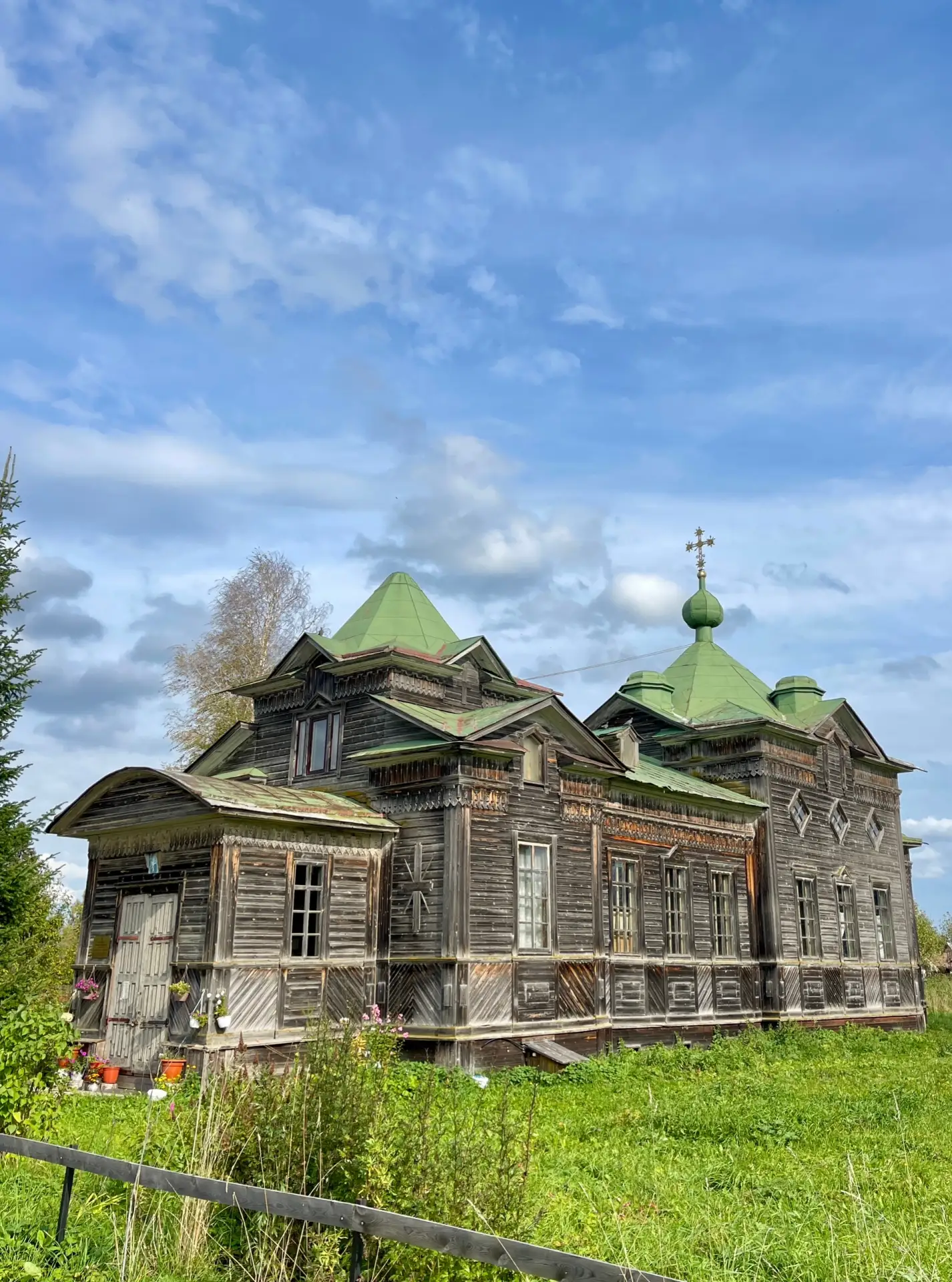 Никольская церковь в деревне Юхнево, в Вельском районе - настоящий деревянный терем! По...