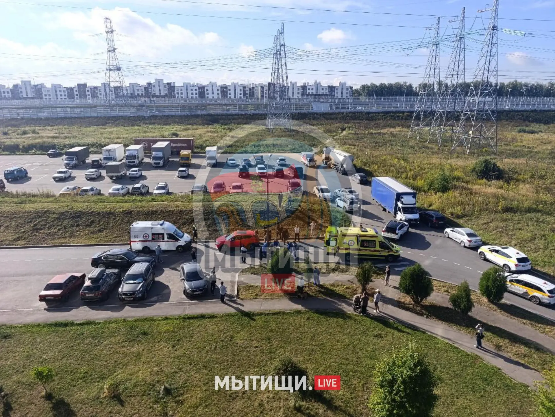 ‼️ В ЖК «МЫТИЩИ ЛАЙТ» АВТОМОБИЛЬ СБИЛ ДЕВУШКУ С РЕБЁНКОМ