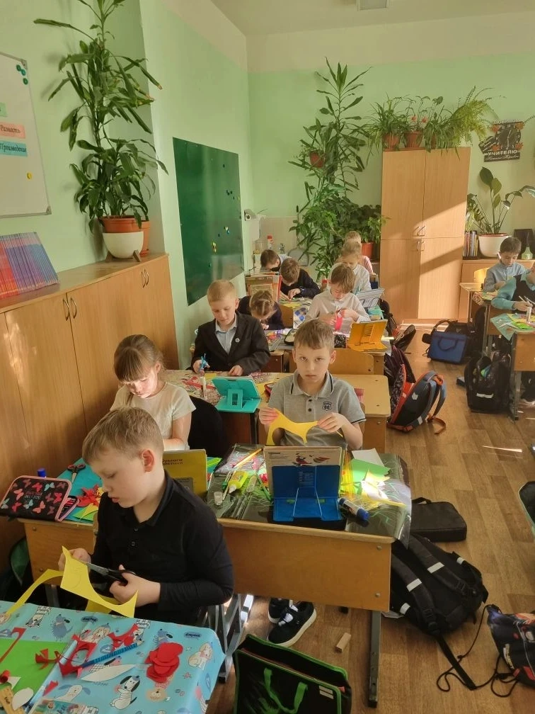 🌸 Маленькие мастера — любимым мамам! 🌸  В преддверии самого нежного праздника весны в нашем 2 «А» кл
