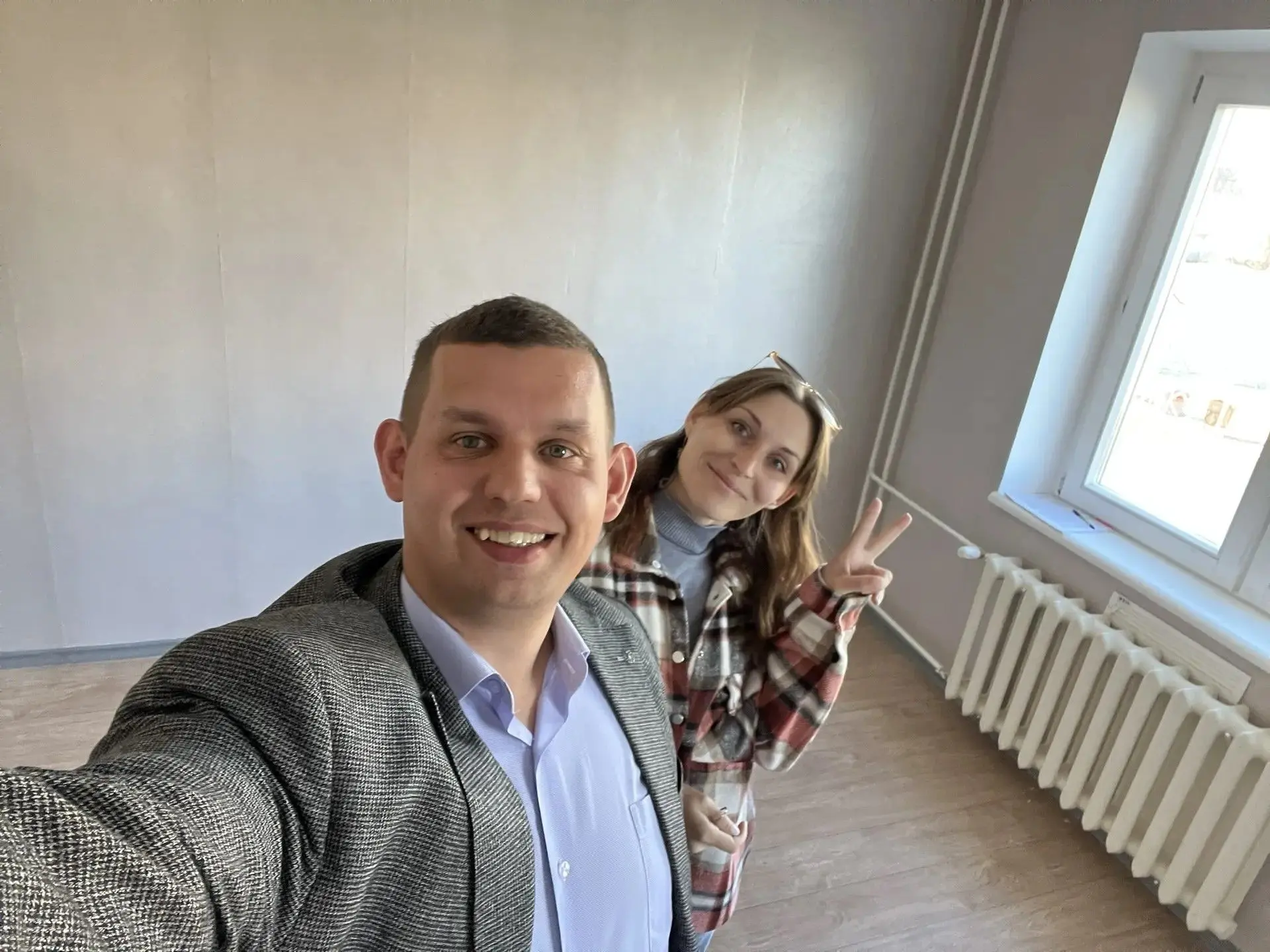 🚩Квартиры очень хорошие

Поэтому и сироты довольные.

Выдали ключи от новых однокомнатных квартир в