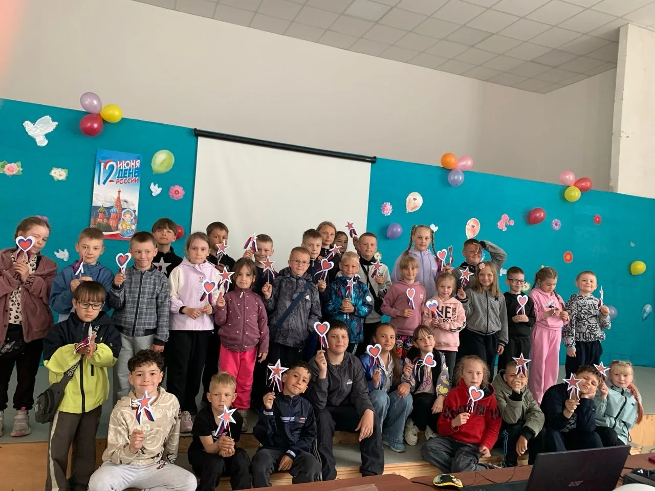 🇷🇺  Познавательное мероприятие в библиотеке: знакомимся с символами России
⁣
Для ребят из Лагеря "