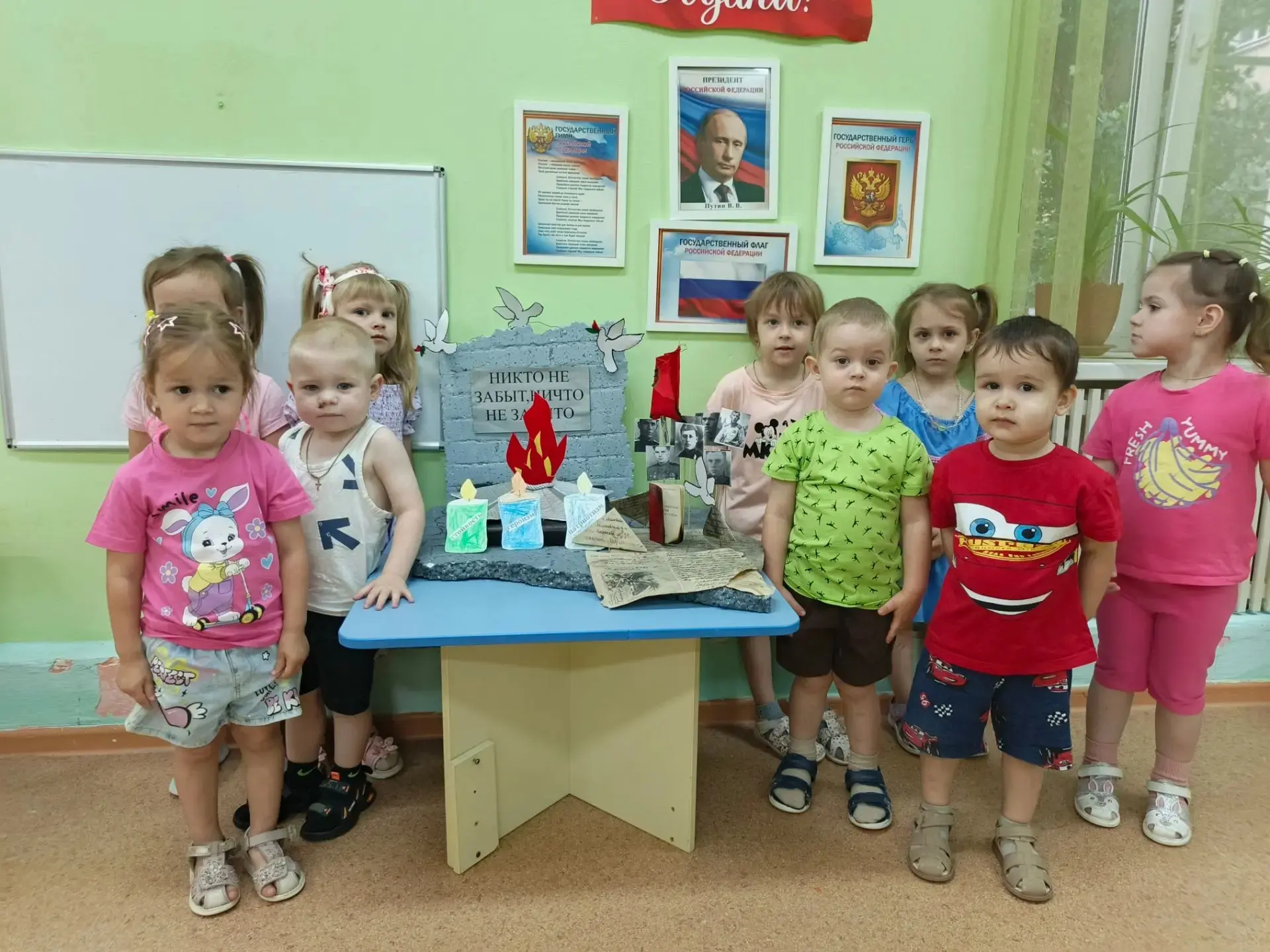 Сегодня, в День памяти и скорби, даже самые маленькие жители нашего детского сада — ясельная группа 