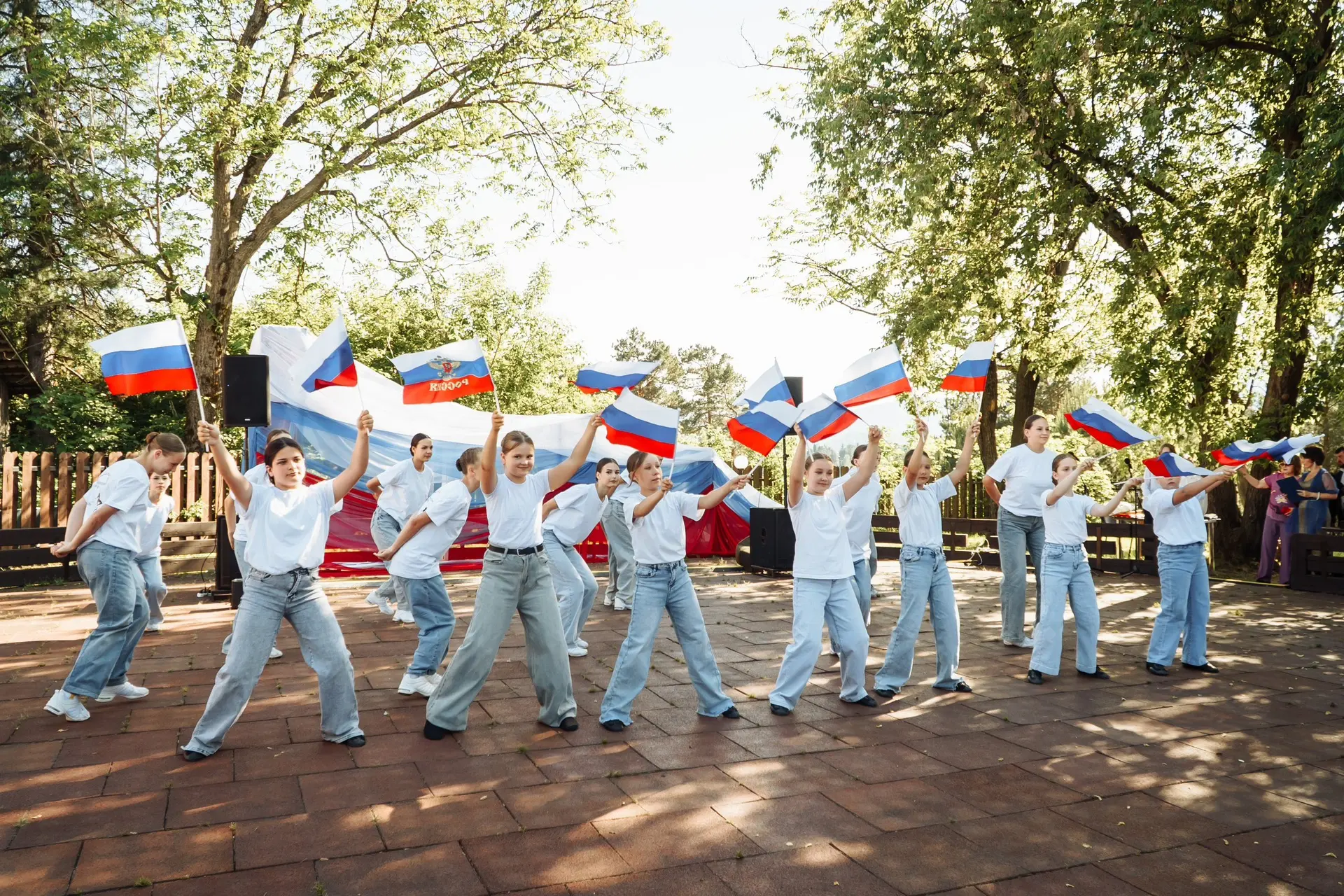 🇷🇺С Днём России!

Вчера, в честь Дня России, в живописном парке у Дома Творчества и Досуга Турочак