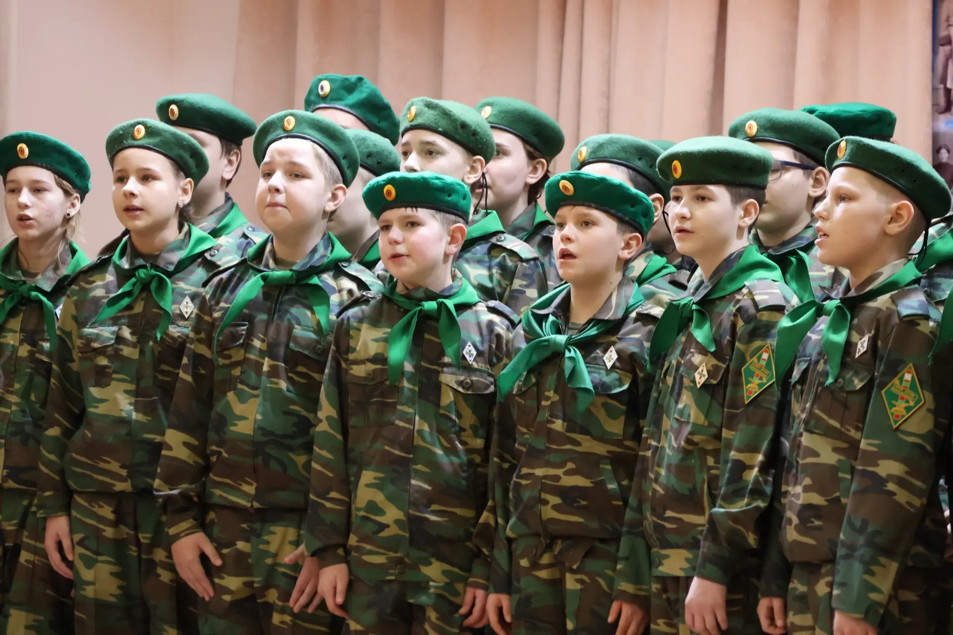 🎤 В нашей школе прошёл фестиваль инсценированной военно-патриотической песни для учащихся 2–7 классо