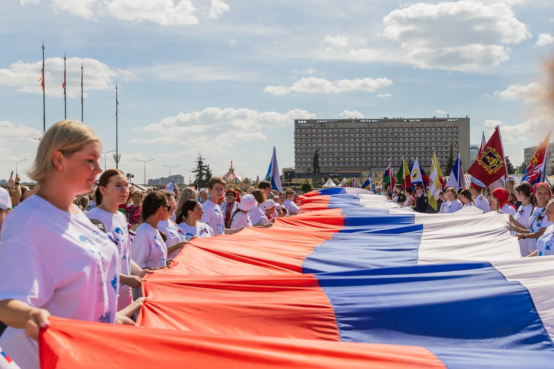 Сила в единстве: в Нижнем Новгороде растянули 100-метровый триколор 🔥

Как и более четырёхсот лет н
