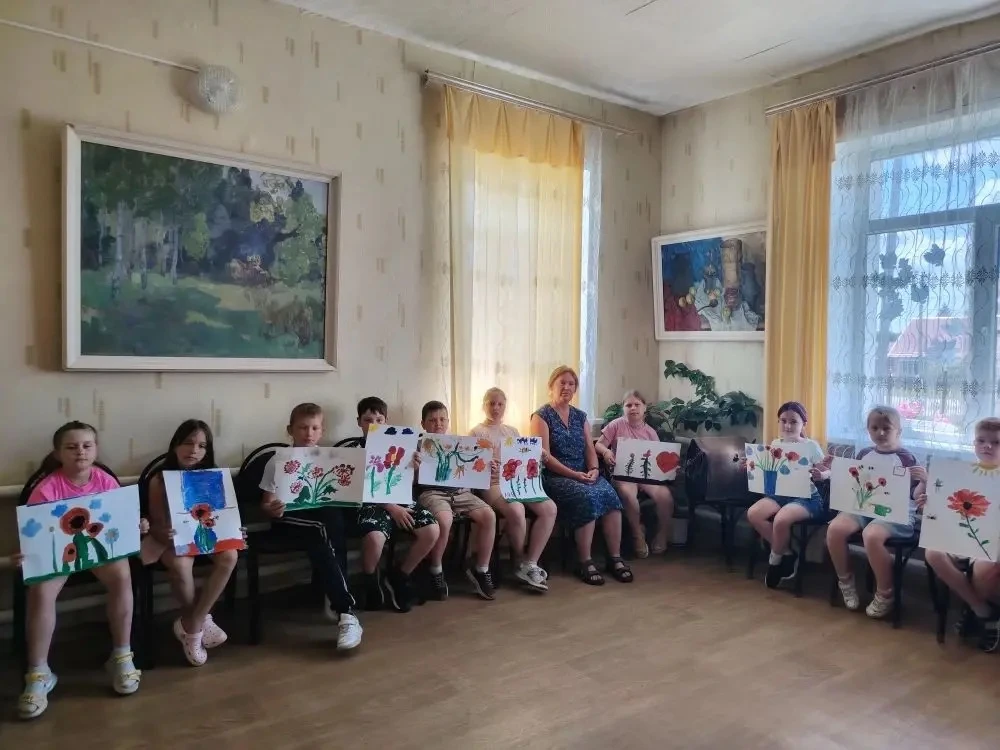 🎼🎨 И снова творческий день: школьники из лагеря «Апельсин» посетили школу искусств! 🖌️🎤

Ребята 
