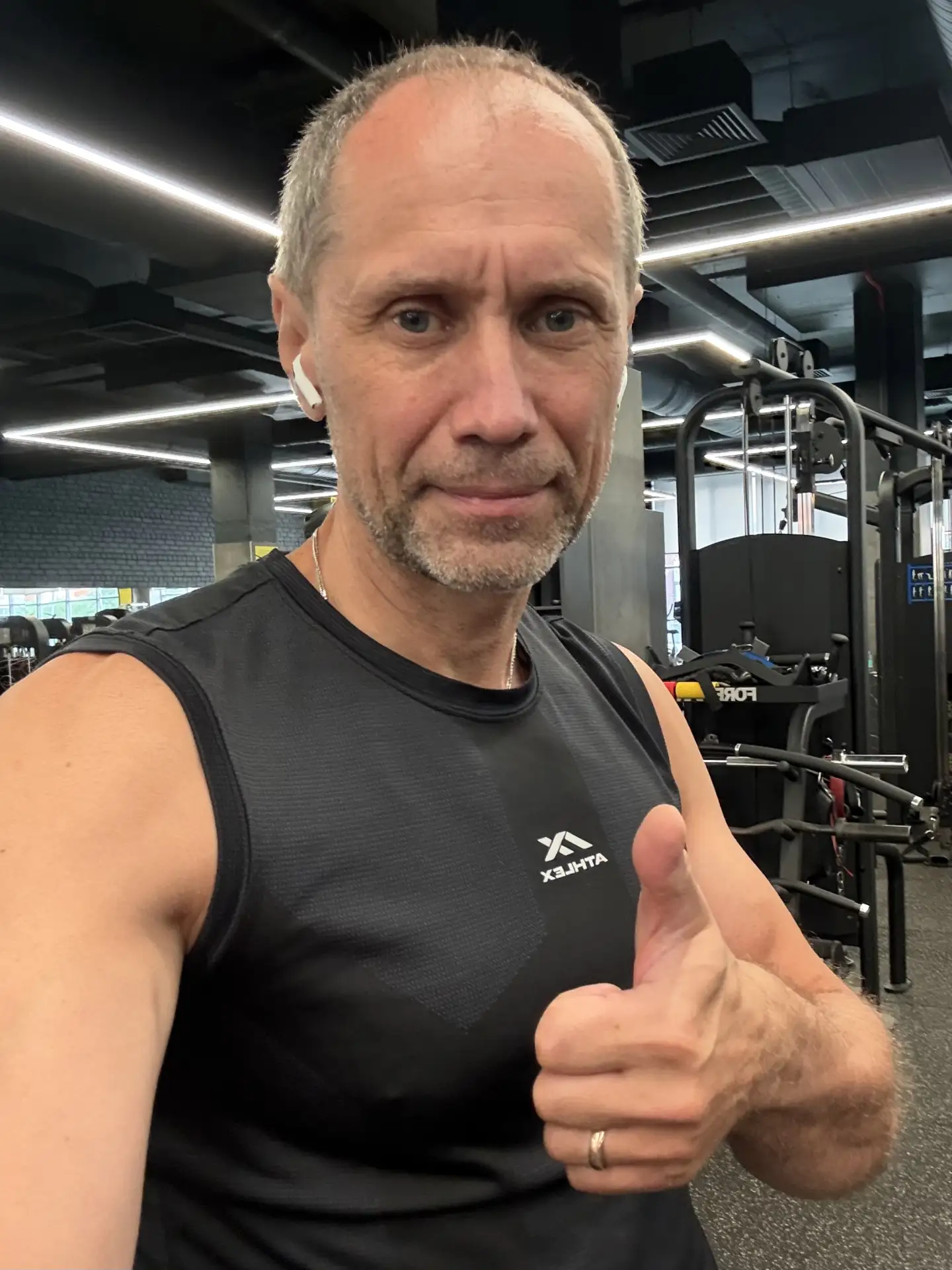 52 год жизни начал в спортзале 💪 это часть стратегии 🙂