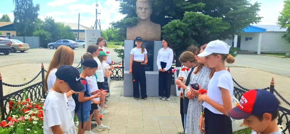 💥 В преддверии Дня памяти и скорби в Кварцитном Доме культуры прошел глубоко трогательный и значимы