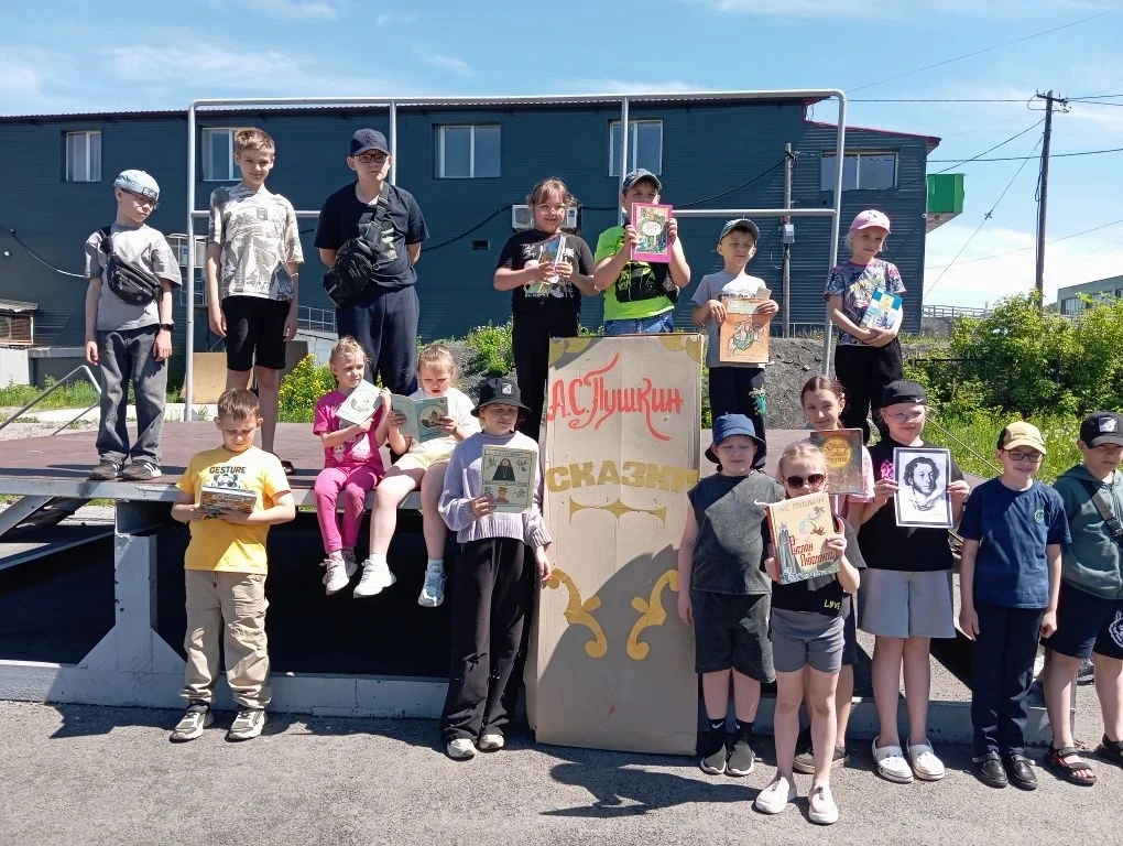 4-й день в лагере: День русского языка и туризма! 🏕️📚

В этот день у нас была настоящая магия слов