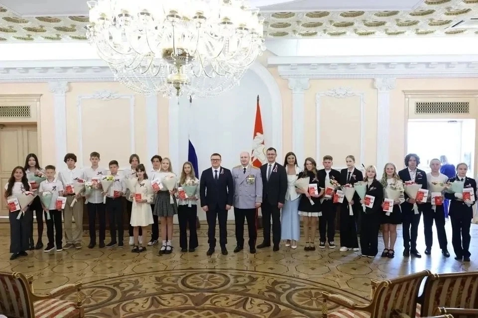 🇷🇺 Первые паспорта — в День России! 🇷🇺 
 
В День России в Правительстве Челябинской области сост