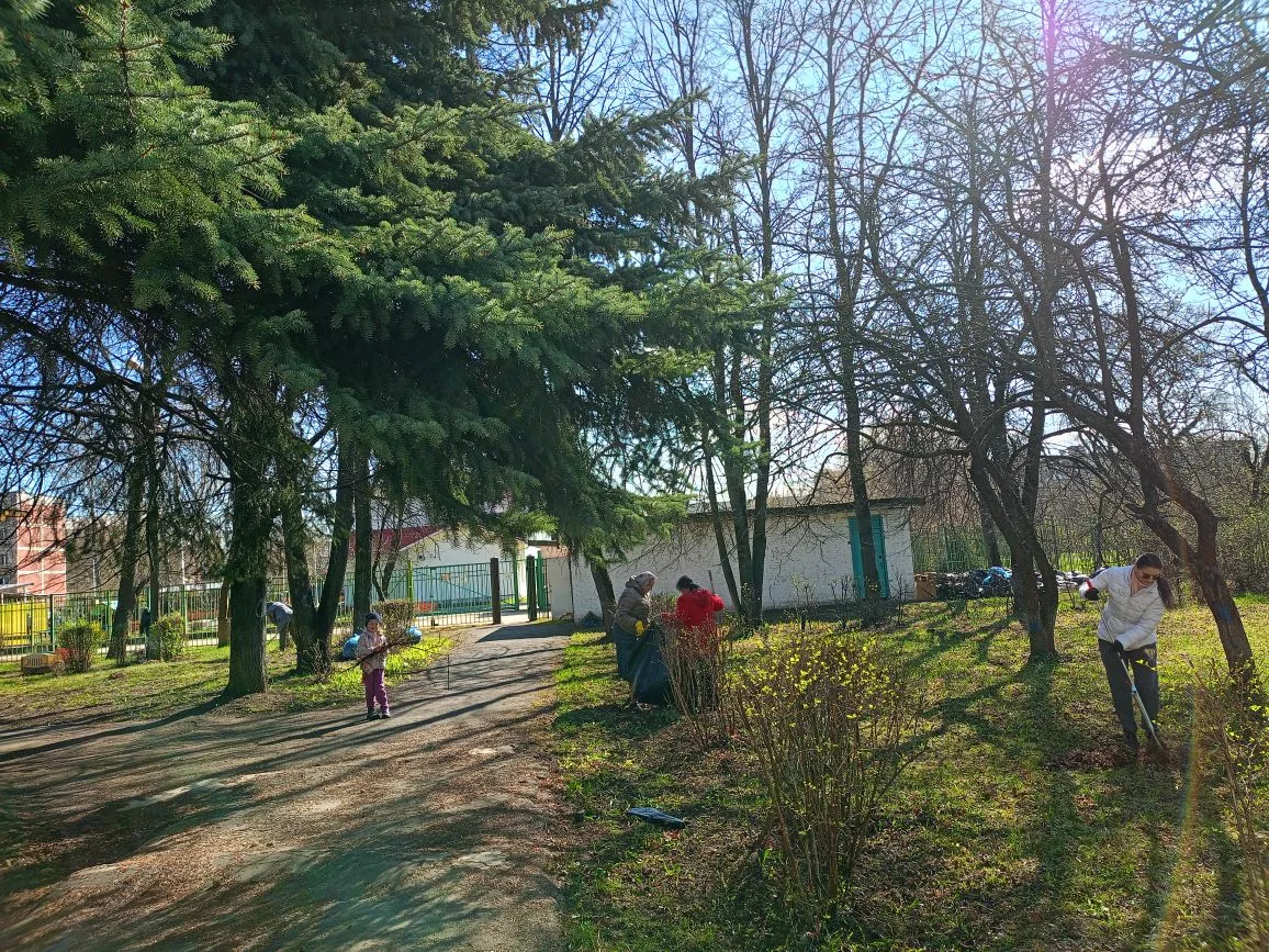 🌿Сегодня в дошкольном отделении «Калинка-1» состоялся общегородской субботник✨🌿  В мероприятии приня