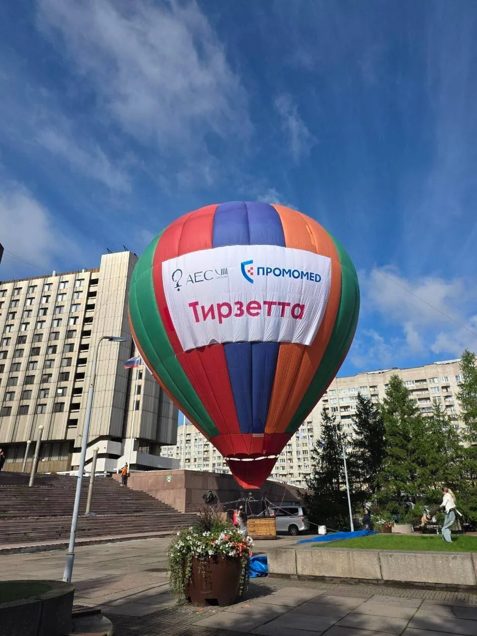 Тирзетта поднялась над Петербургом