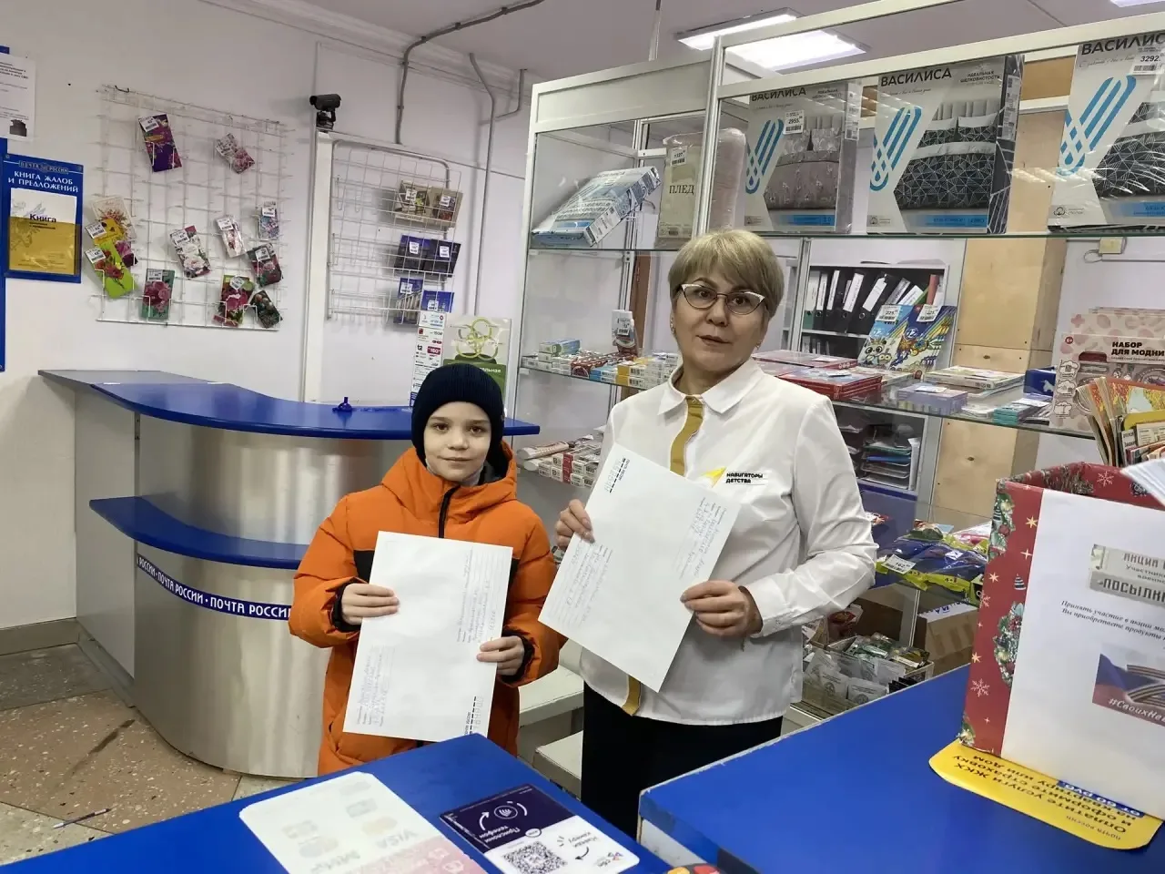 Учащиеся 5"Б" класса под руководством советника директора по воспитанию Лолы Минаваровны Сафиной при