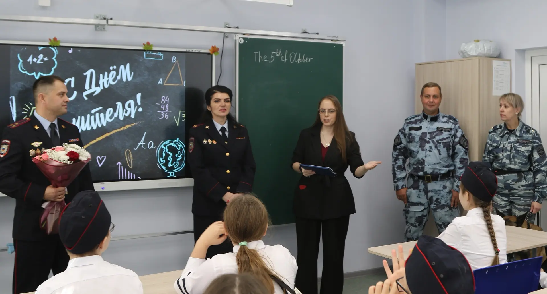 Сотрудники МВД по Республике Коми поздравили педагога подшефного кадетского класса с пр...