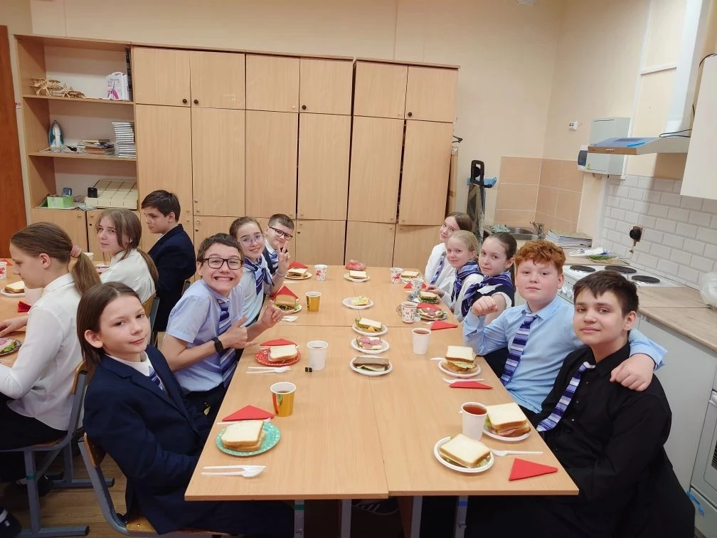 🍽️ Финальный урок 5 «М» класса с Анастасией Леонидовной — погружение в мир общепита! ✨ Учебный год п