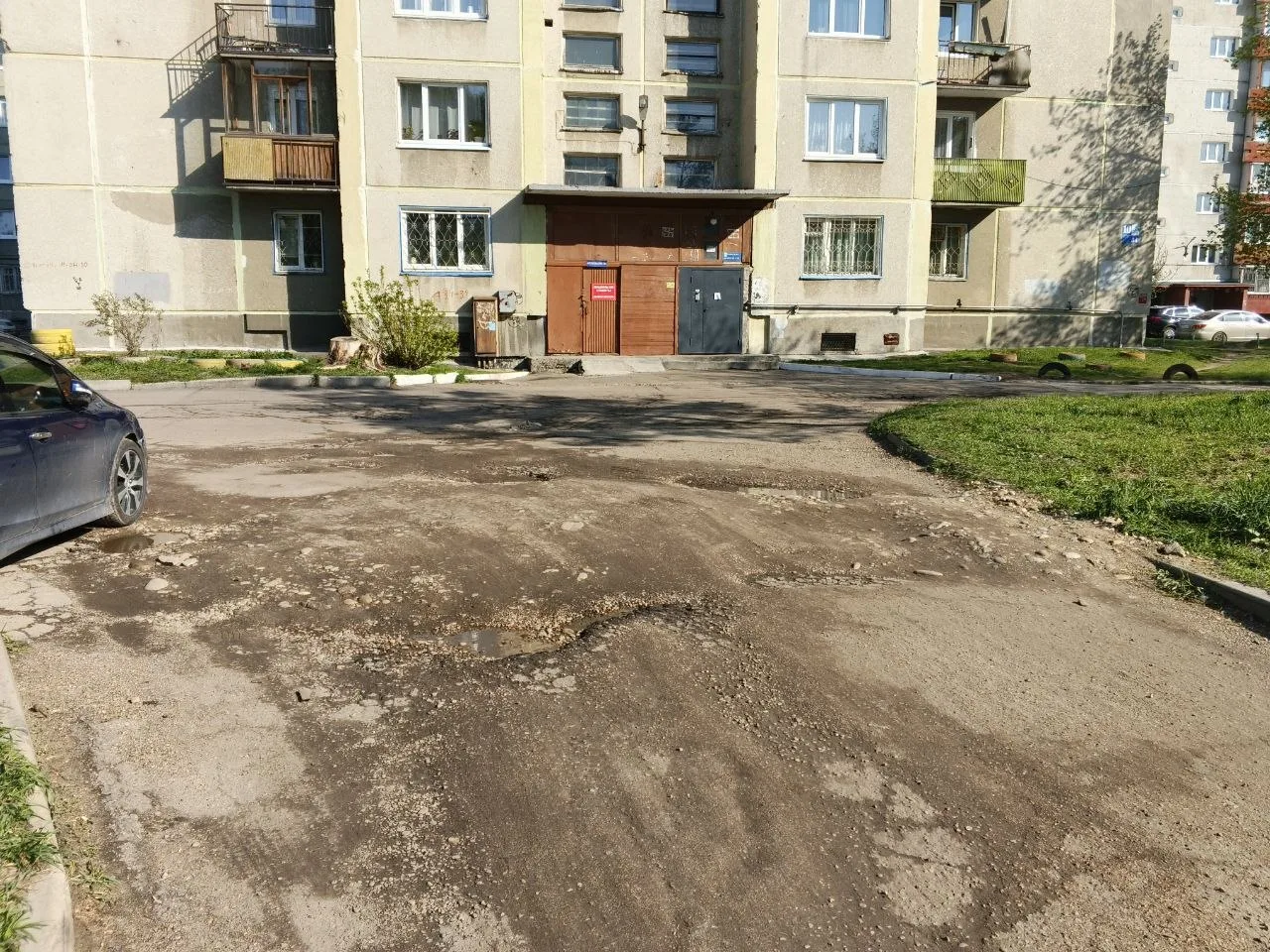 После закрытия ул. Коминтерна у школы искусств водители дружно переместились на учениче...