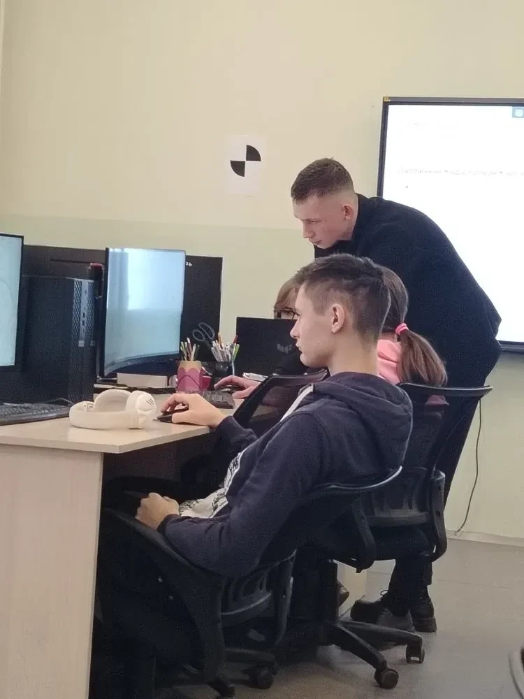🚀 На этой неделе наши девятиклассники погрузились в мир профессий!  В рамках профориентационной рабо