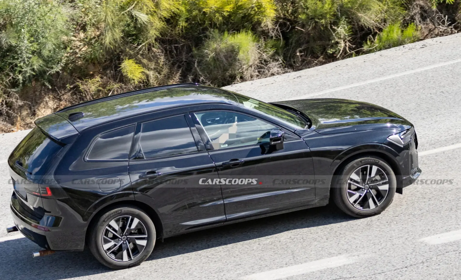 Обновлённый Volvo XC60 заметили на тестах  Volvo XC60 проходит испытания в Испании. Модель получит о