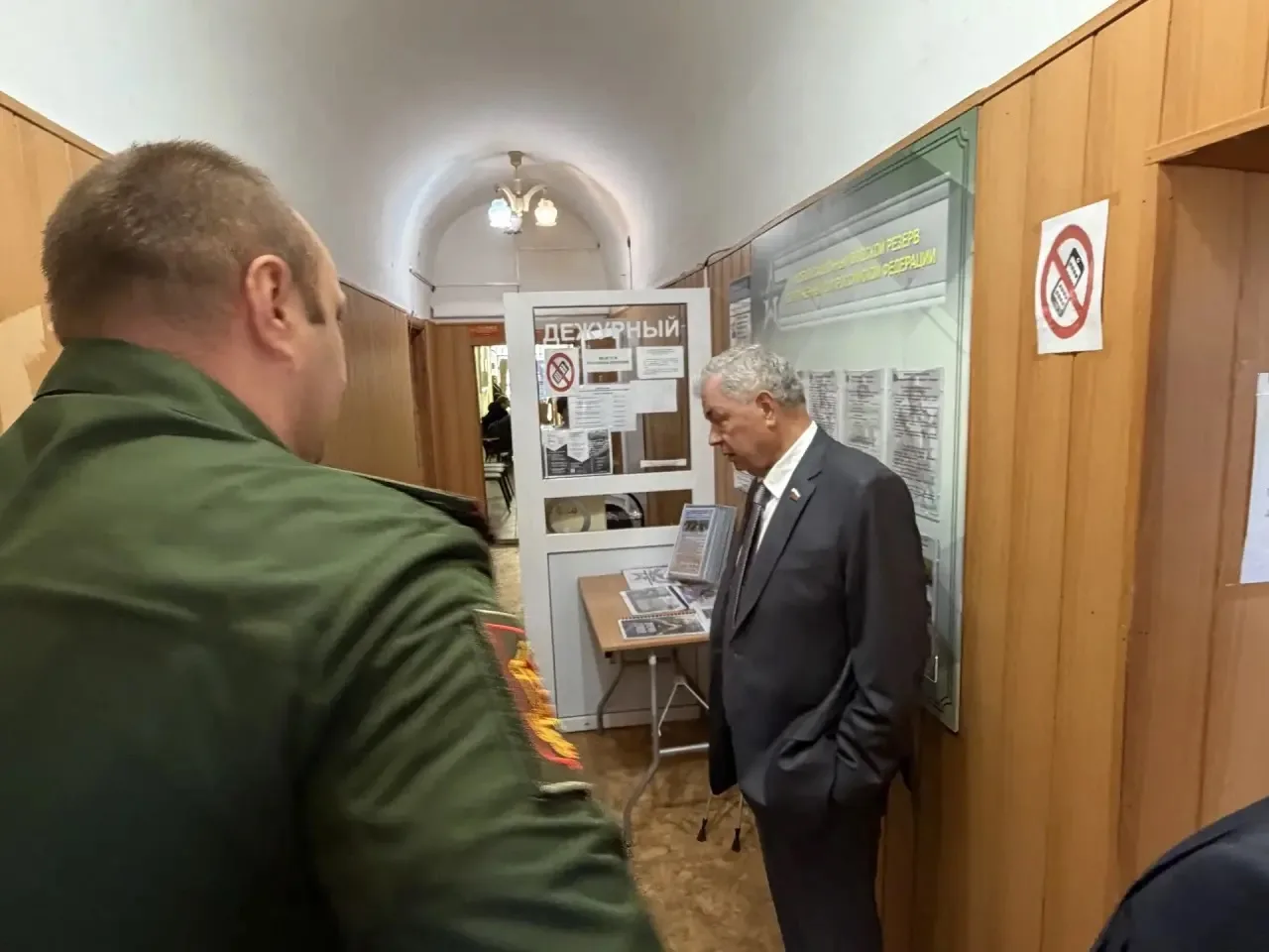 Люди часто приходят сюда со своей болью, тревогой и надеждой на помощь. Речь о военкома...