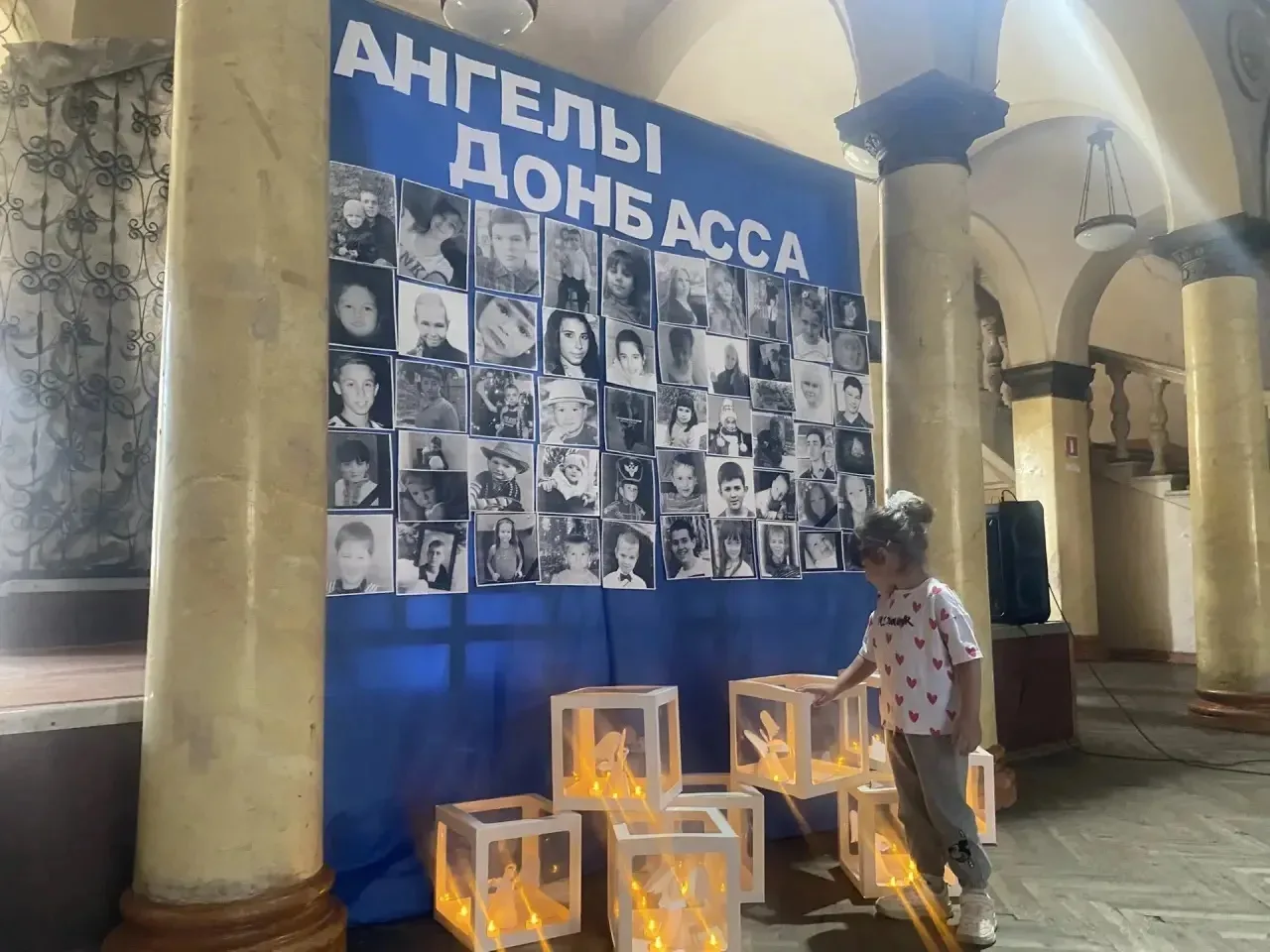 В Зугрэсском городском Дворце культуры состоялась акция памяти «Дети Донбасса» 
 
27 июля во Дворце 