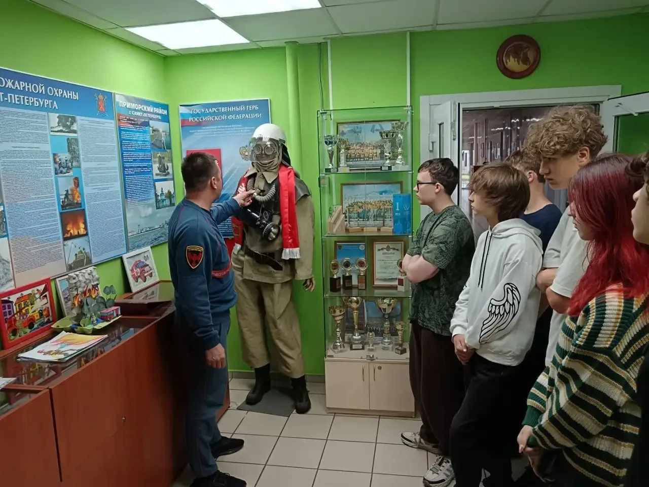 👩‍🚒 В пятнадцать лет подростки уже всерьёз задумываются о своей   будущей профессии. Вечный вопрос