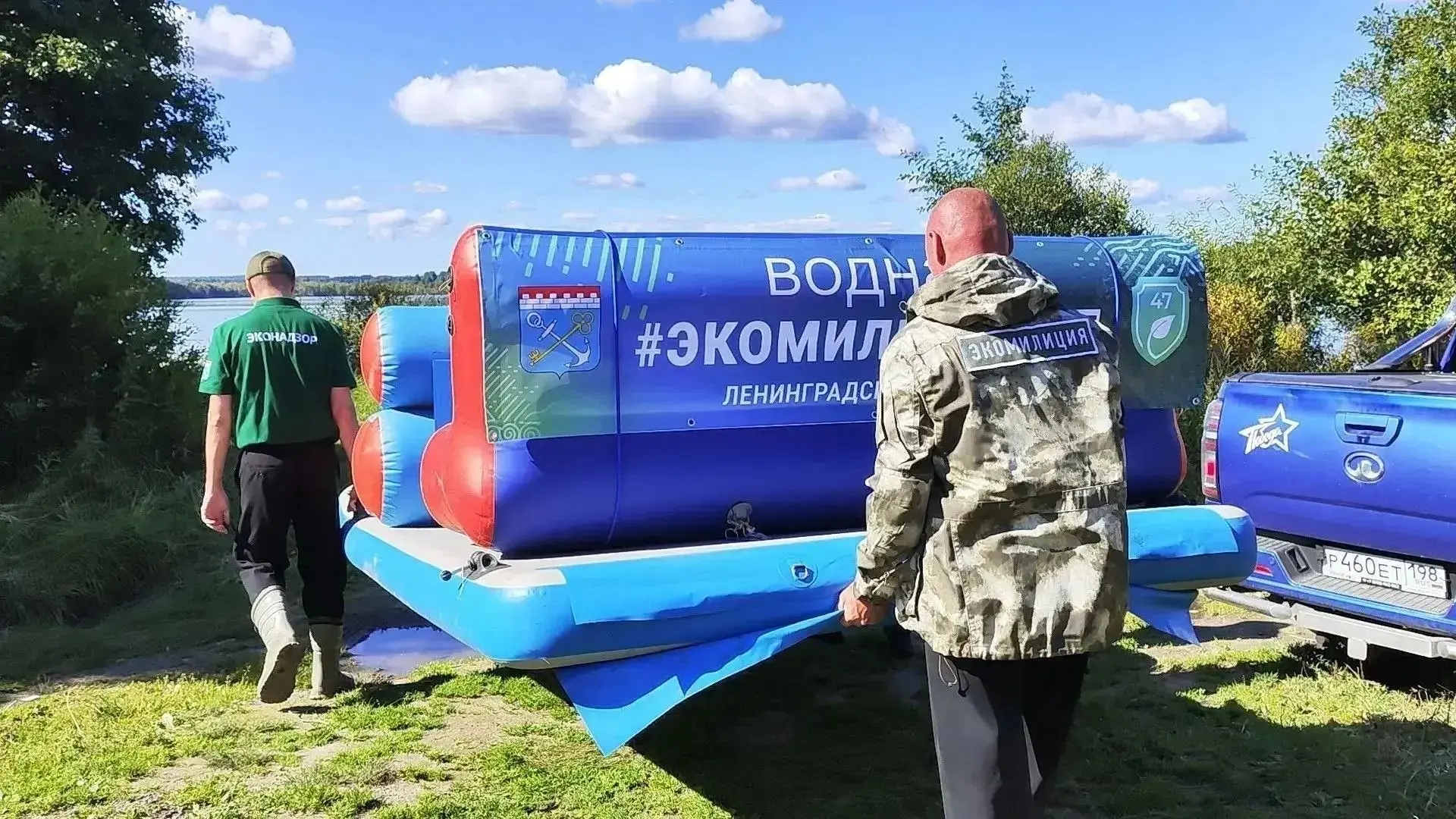 Экомилиция проверила сообщения жителей о гибели рыбы на озере Победное в Выборгском рай...
