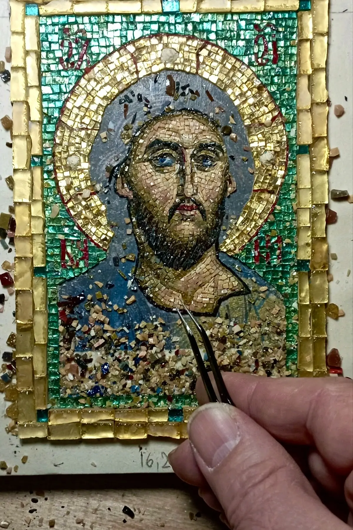 Воздух похож на Бога. Он всегда рядом, и его не видно. То, насколько он нужен, узнаешь, когда его не
