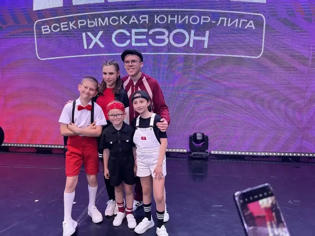 🏆 Трижды чемпионы: команда КВН «ДВОР» вновь покорила Всекрымскую Юниор-лигу  📌12 мая в Симферополе с
