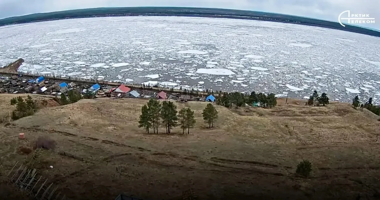 🔔 Напоминаем, что следить за движением ледохода можно онлайн на сайте АО «АрктикТелеком»!