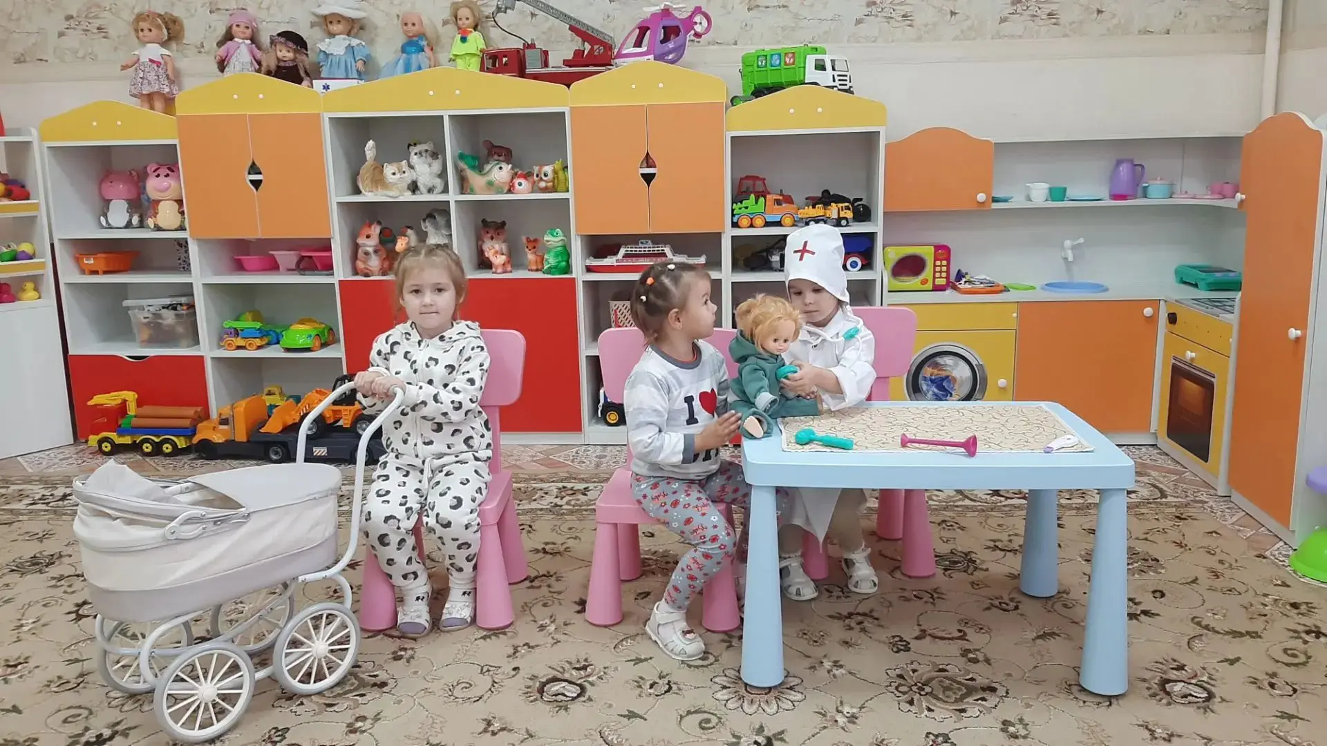 🩺 «Врачи разные нужны!»: в детском саду «Ромашка» отметили День врача👨‍⚕️.