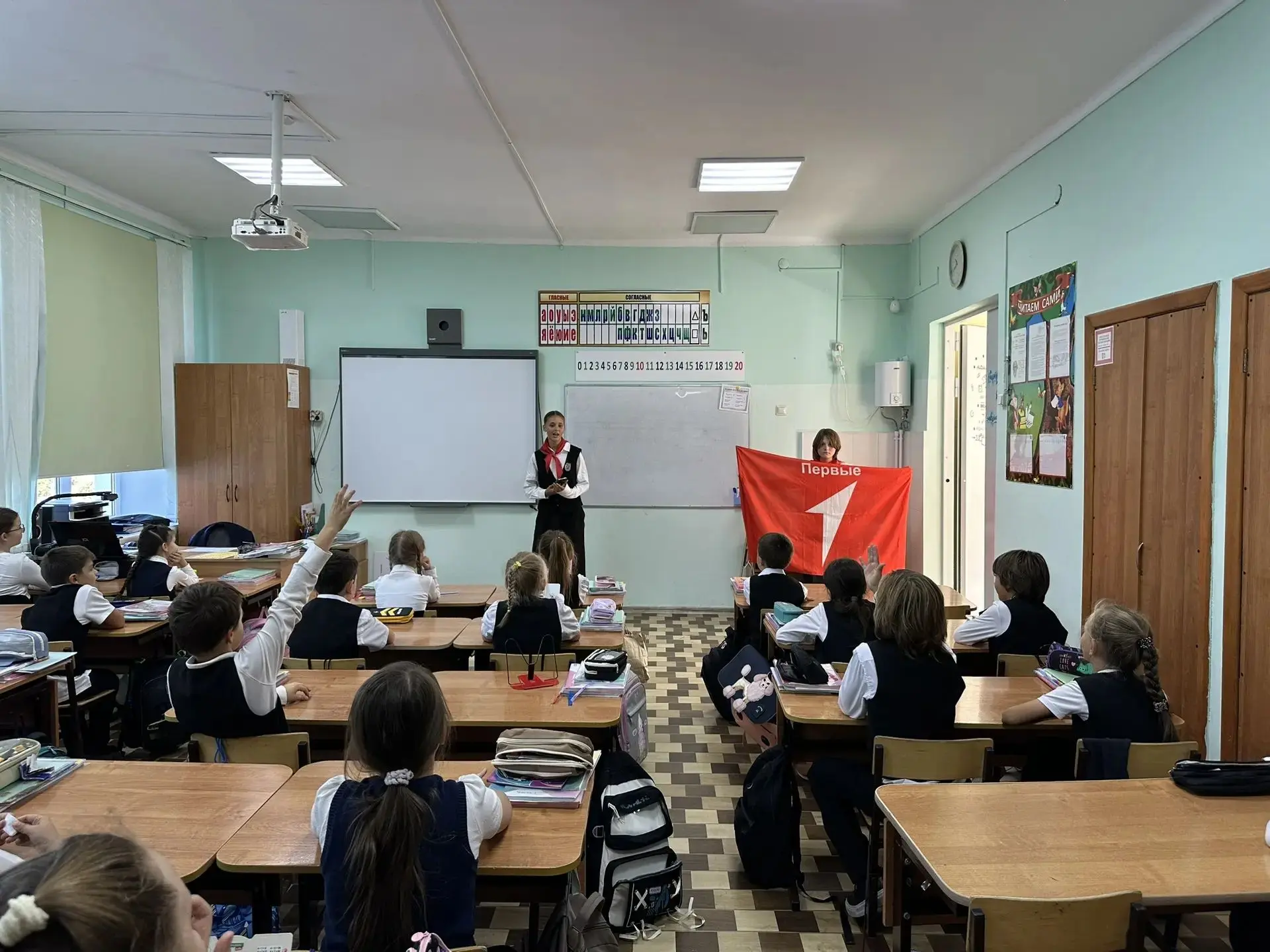 🎶 В честь Международного дня музыки активисты «Движения Первых» провели для учеников н...