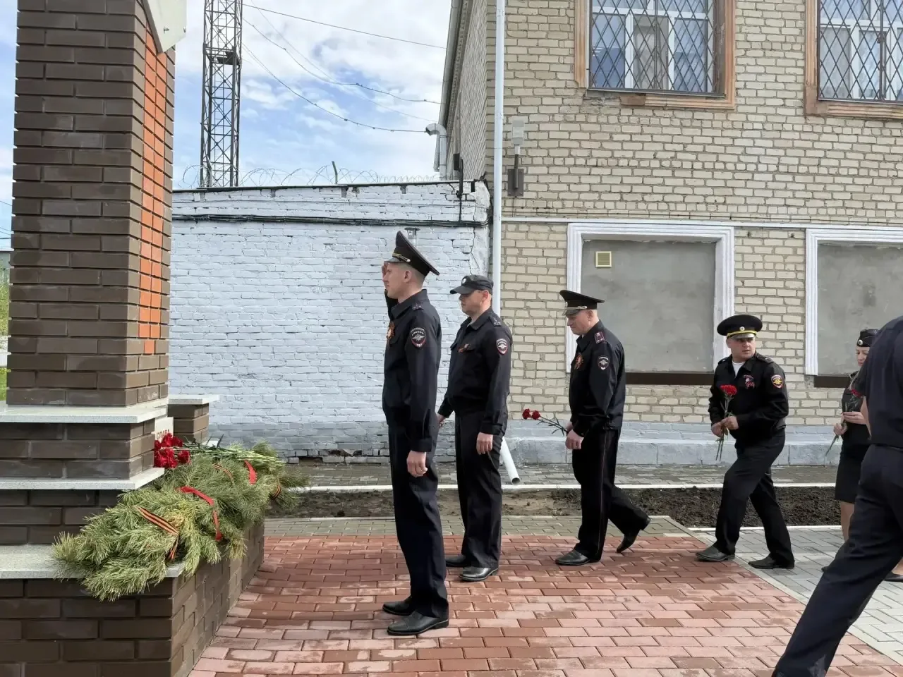 В Полтавском районе у памятника погибших воинов и стелы «Честь и слава сотрудникам и ветеранам орган