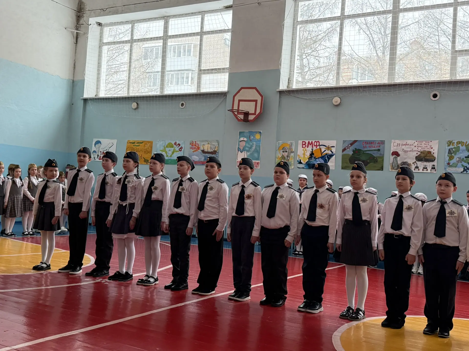 3-4 классы блестяще выступили на смотре строя и песни! Ровный строй, чистое пение и отличный командн
