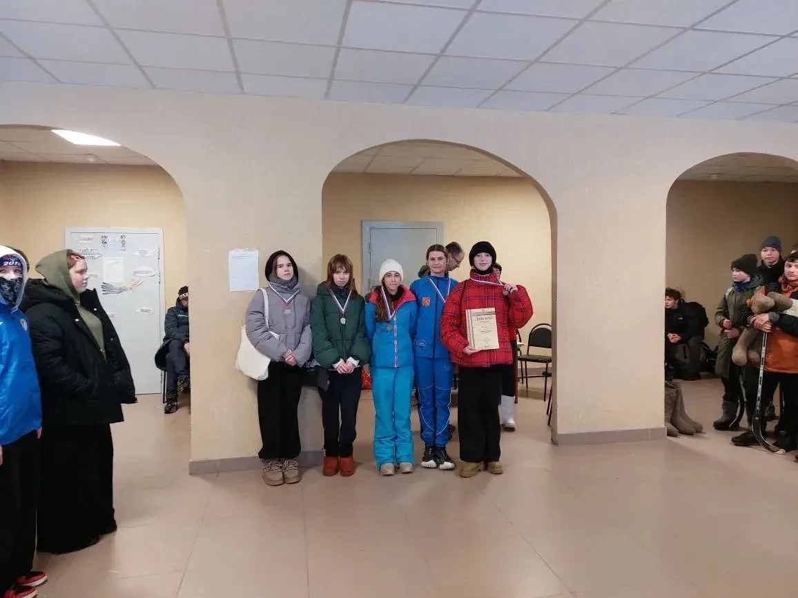 Ледовые богатыри и снежные королевы! ❄️🏒  Отличная новость с ледовой арены! Сегодня наша команда мча