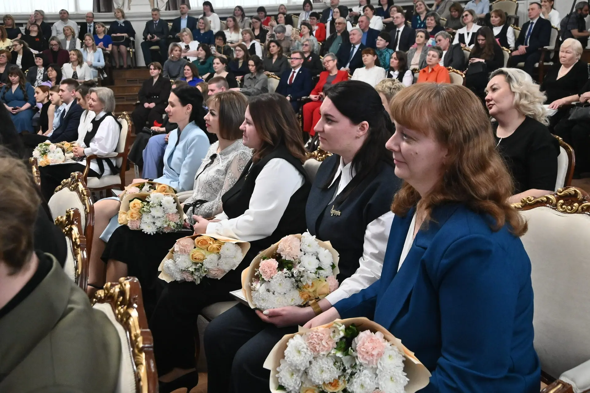 Вручил награды победителям профессиональных педагогических конкурсов Новосибирской области 2026 года
