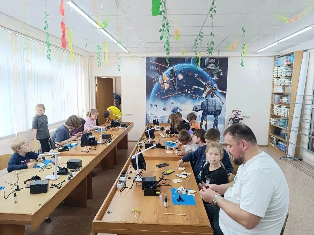 В школе № 68 в рамках регионального этапа проекта «Открытый чемпионат по электронике на...