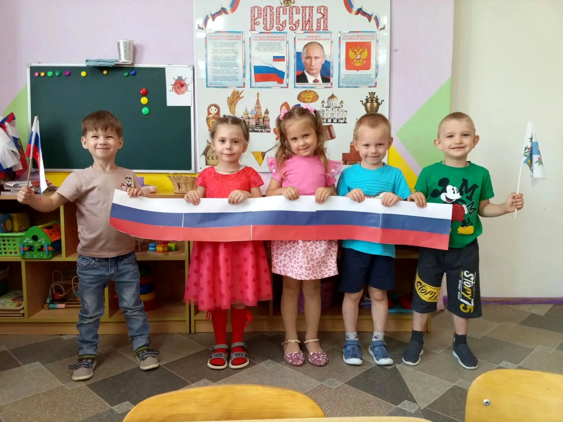 🎉Ко Дню Государственного флага Российской Федерации с ребятами смешанной группы провел...
