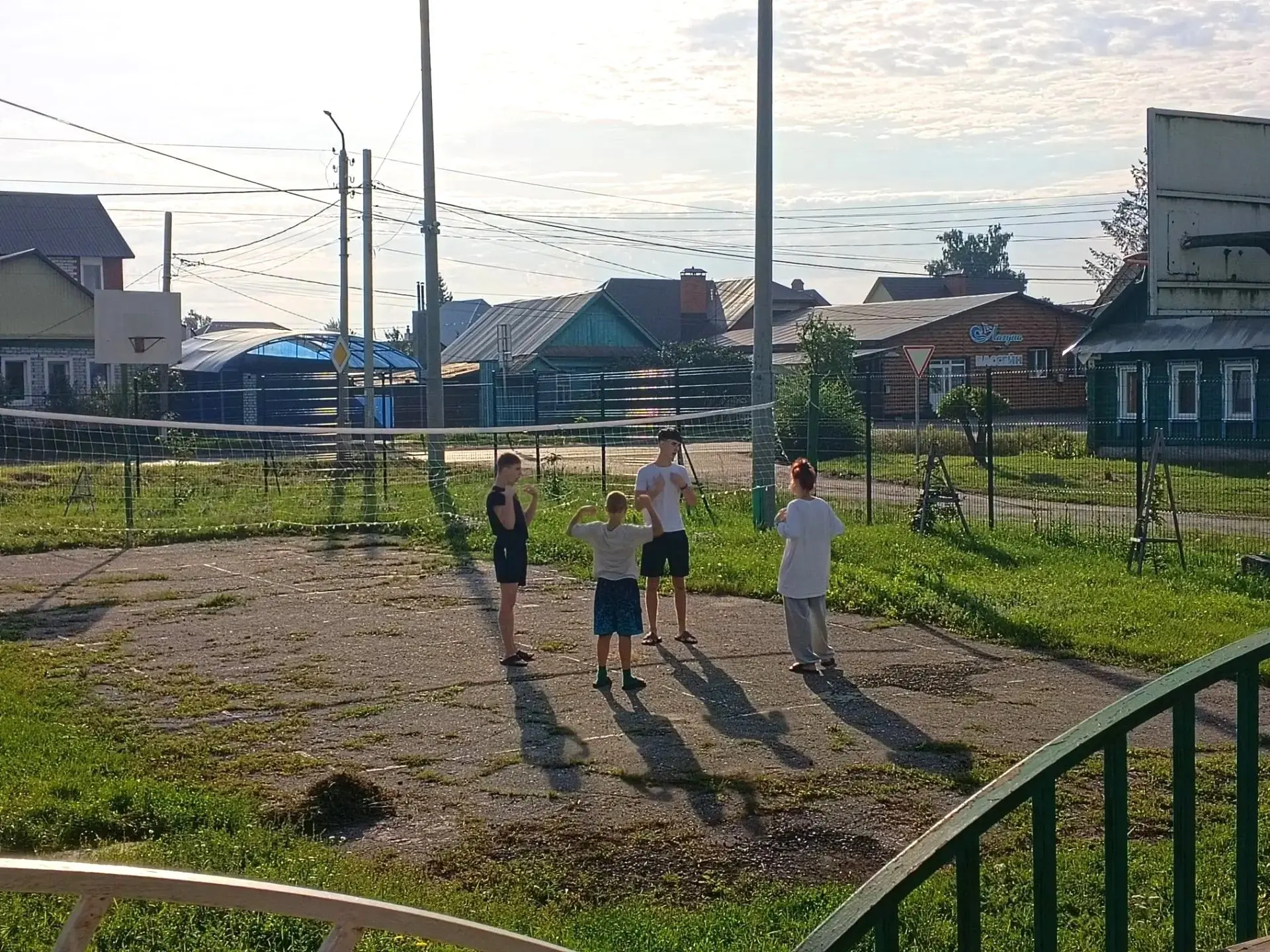 Наш день начинается бодро — с зарядки на свежем воздухе. Это лучший способ проснуться и...