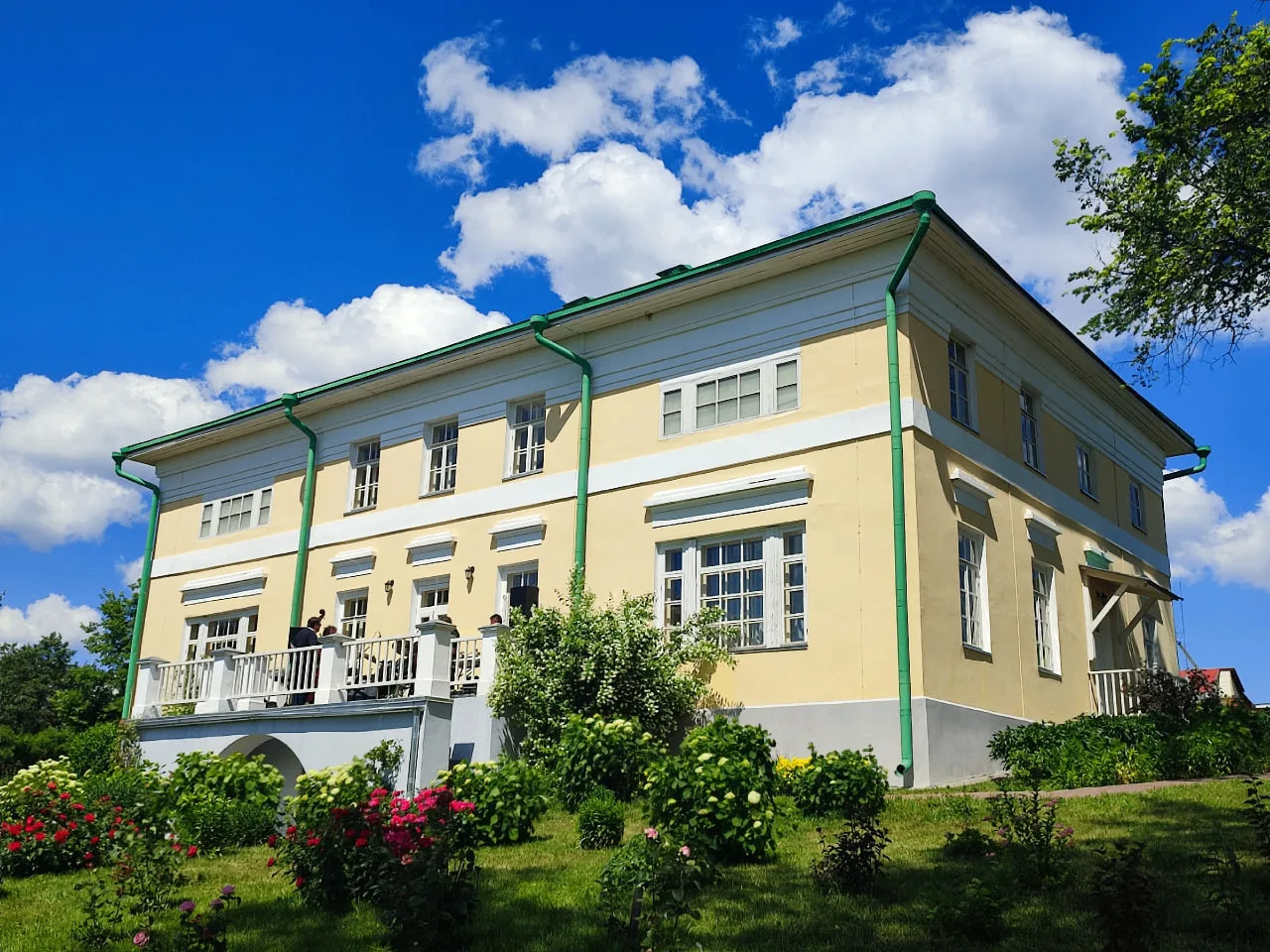 Парк усадьбы Фета на выходных теперь будет работать до 20:00 🏡

До 20:00 парк будет работать в пятн