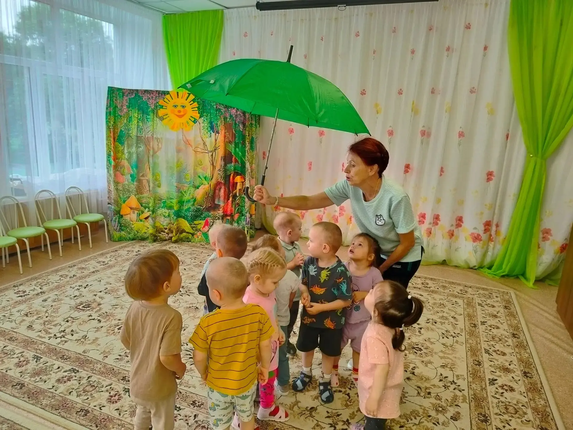 Добрый день
Развлечение "В гостях у солнышка" в группе "Малинка"