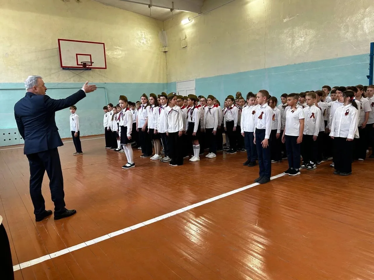 Результаты смотра строи и песни в параллели 4 классов такие 1 место-4в 2 место-4а, 3 место-4б
