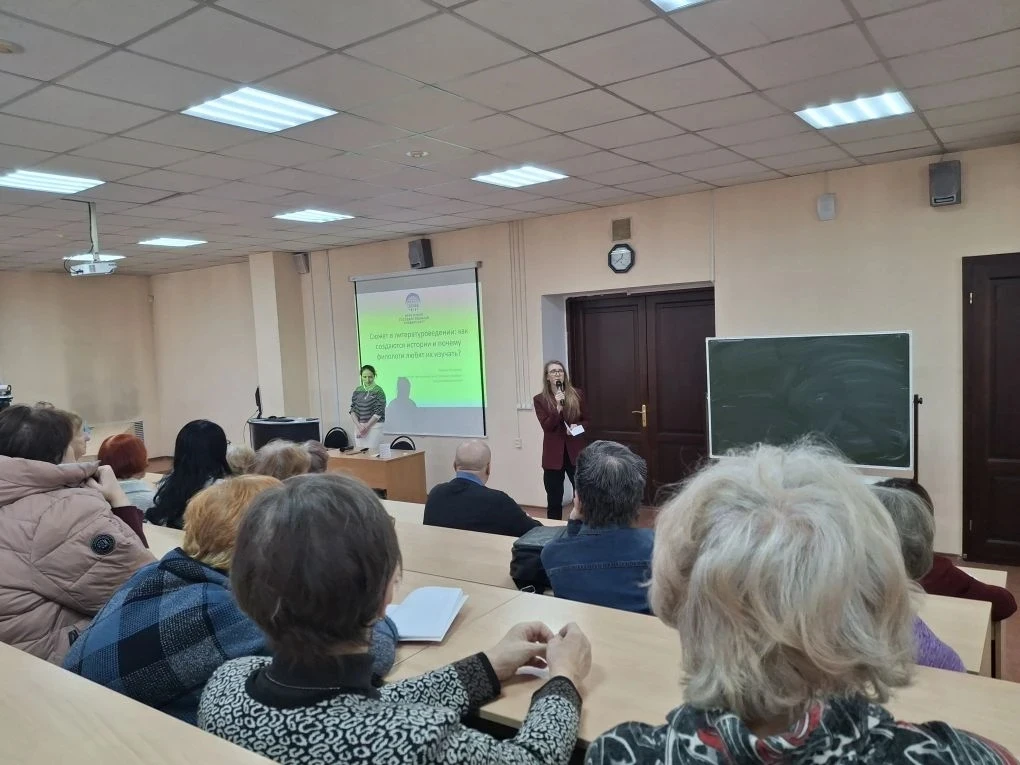 Профильный социально - экономический 10 В класс не теряет времени даром! Ребята приняли активное уча