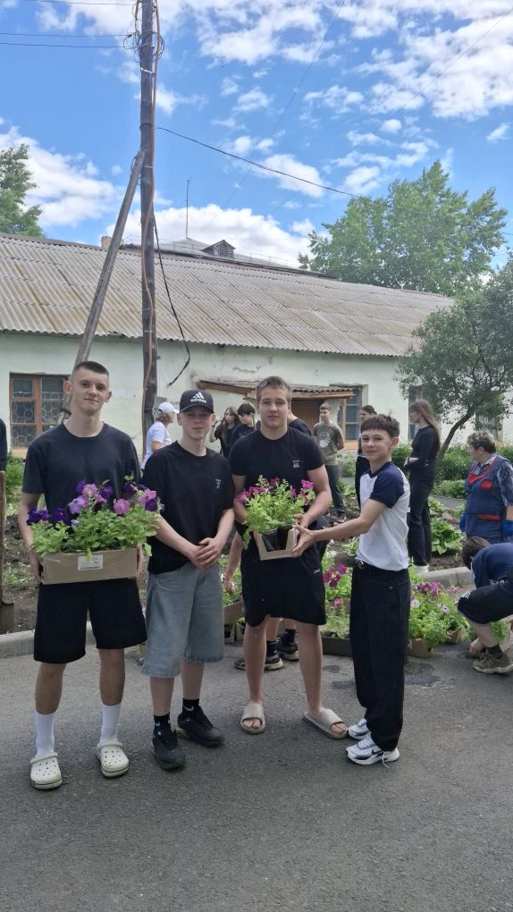 Традиционное общешкольное мероприятие "Здравствуй лето" объединило сегодня всю школу! Мы навели поря
