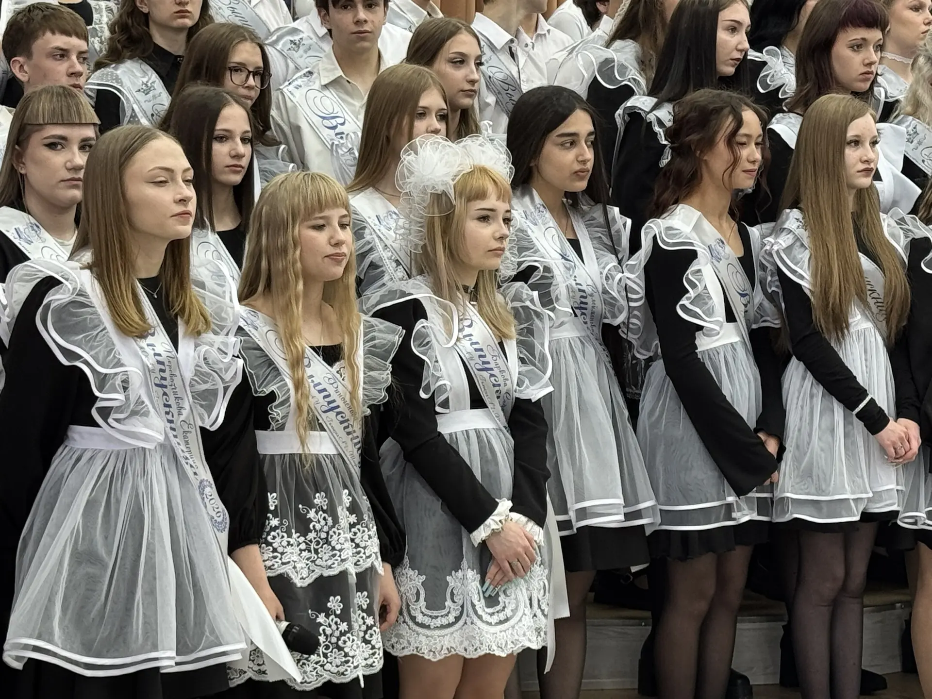 Последний звонок — 9 классы!  Сегодня в нашей гимназии прозвенел последний звонок для учеников 9-х к